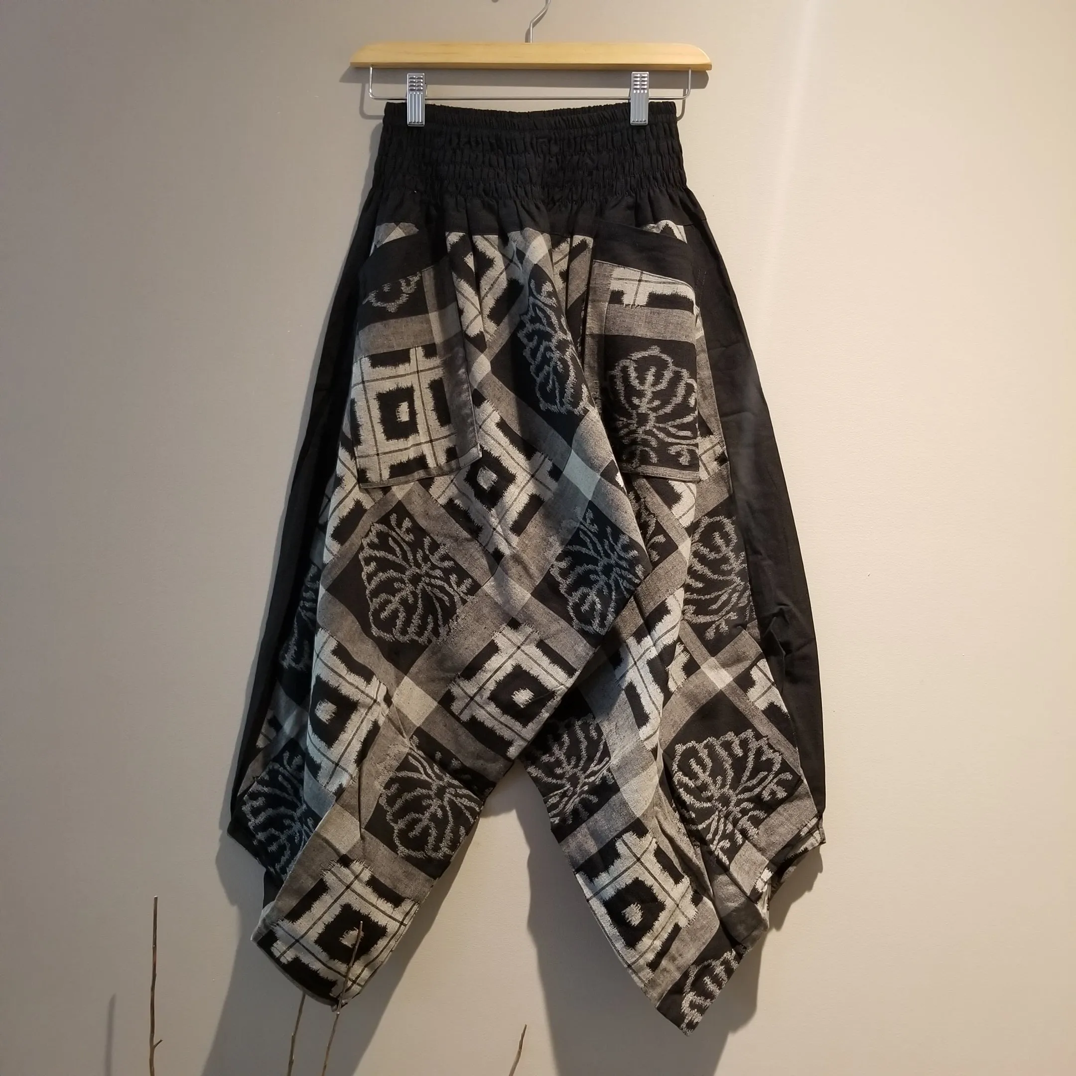 Black & White Elastic Waist Samurai Pants