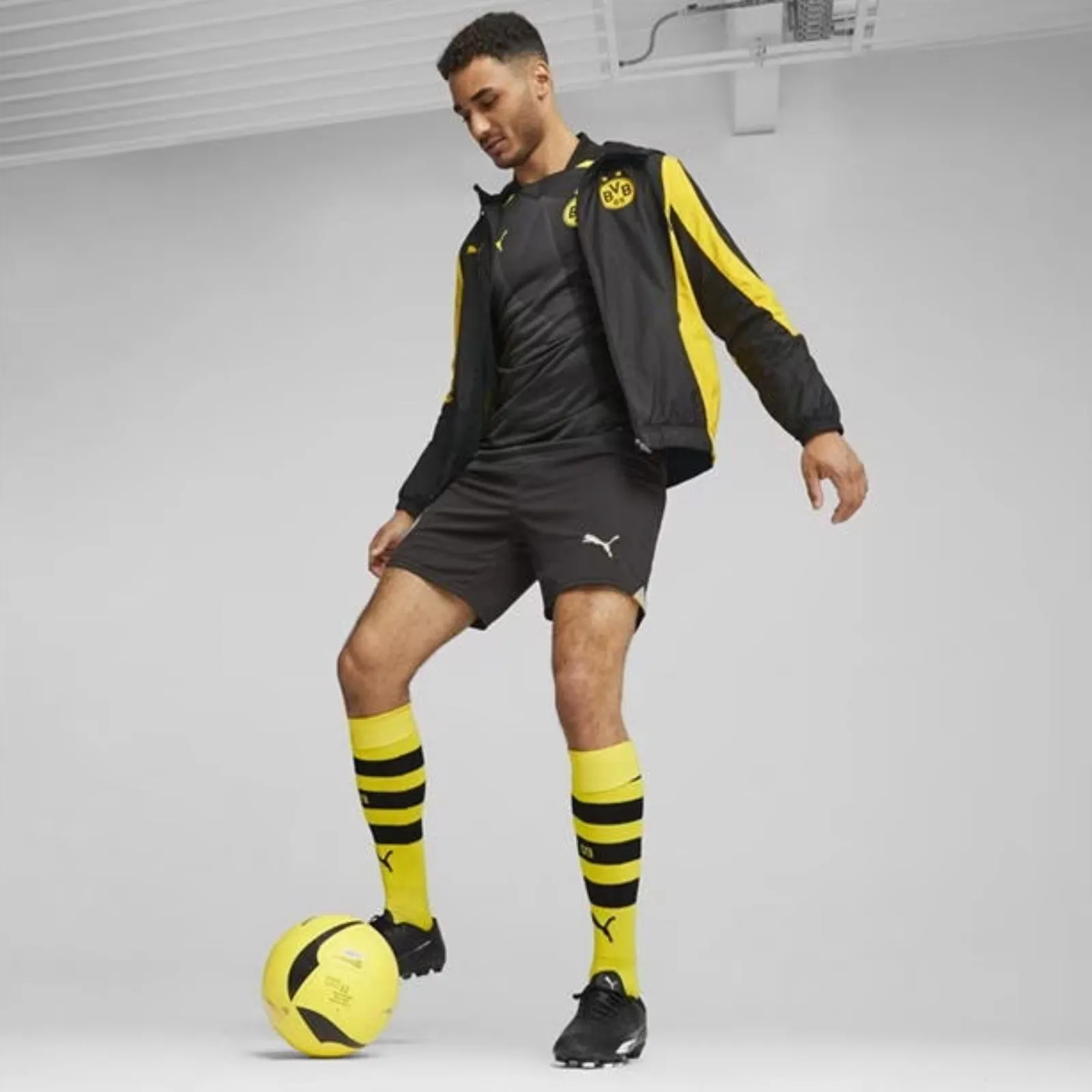 Borussia Dortmund 2023/24 Men's Prematch Woven Anthem Jacket Football Football by Puma