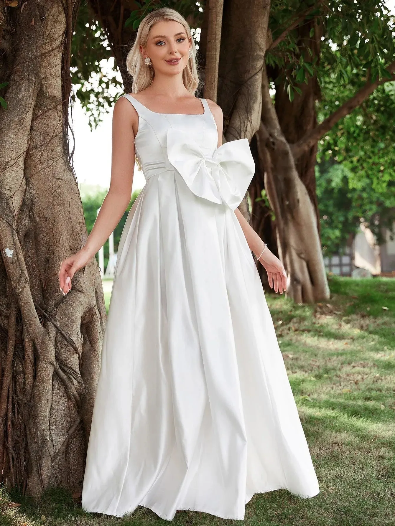 Bow Front Square Neck Sleeveless Satin Wedding Dresses