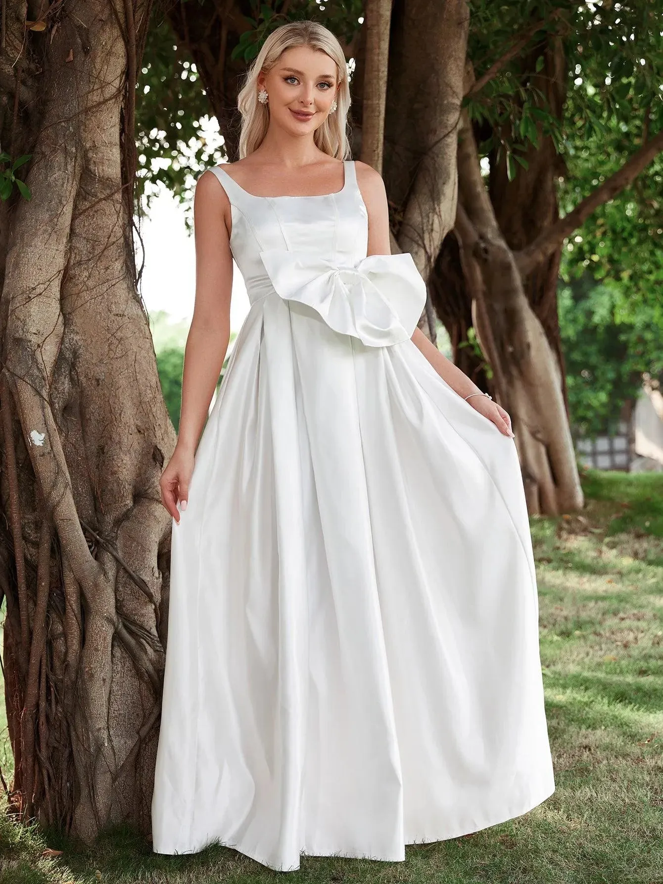 Bow Front Square Neck Sleeveless Satin Wedding Dresses