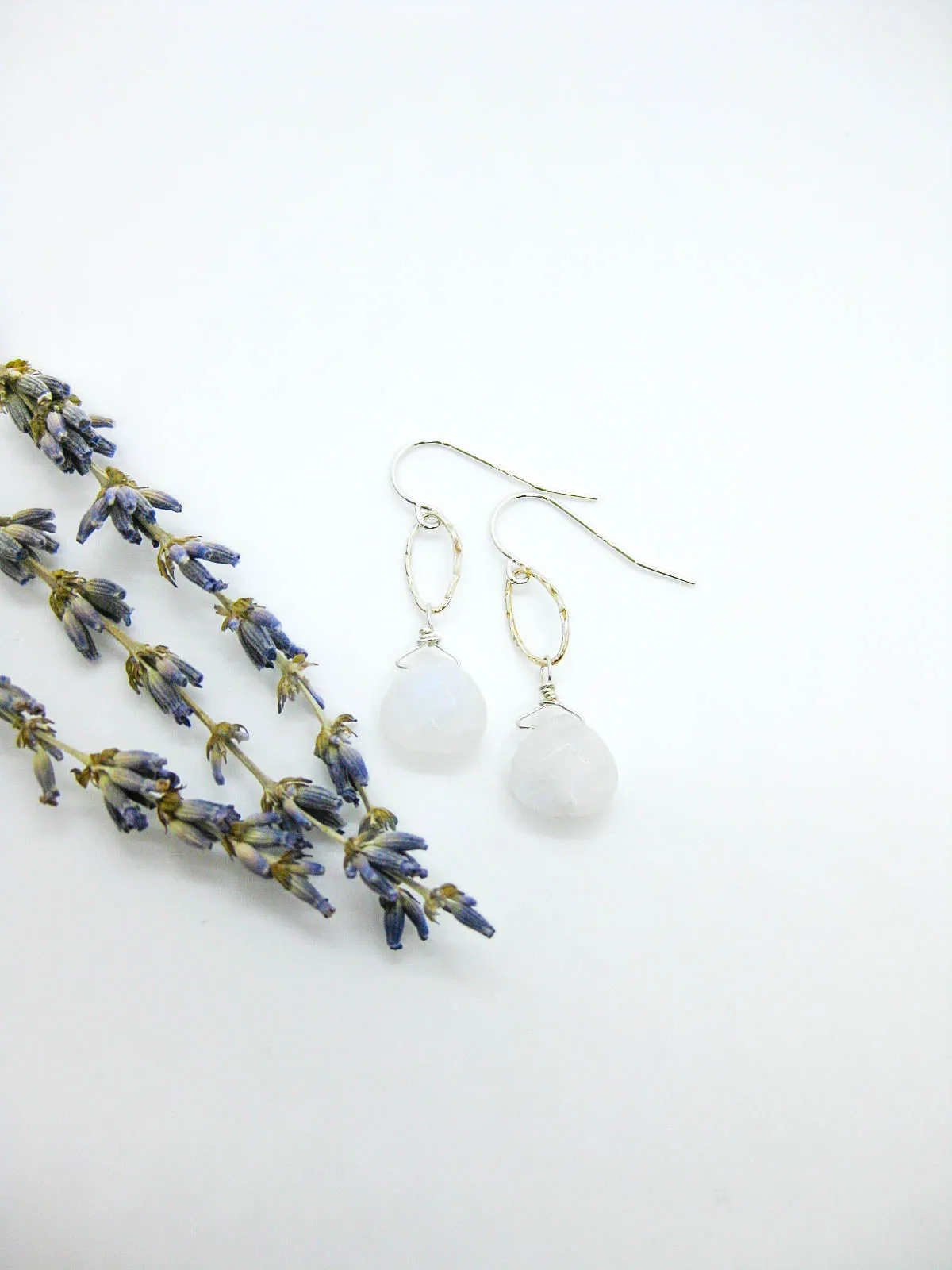 Chrysanthe: Moonstone Earrings - e671