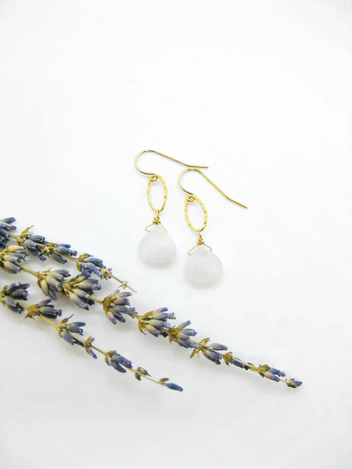 Chrysanthe: Moonstone Earrings - e671