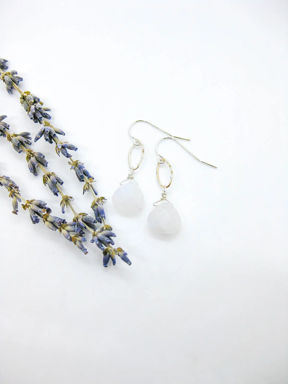 Chrysanthe: Moonstone Earrings - e671