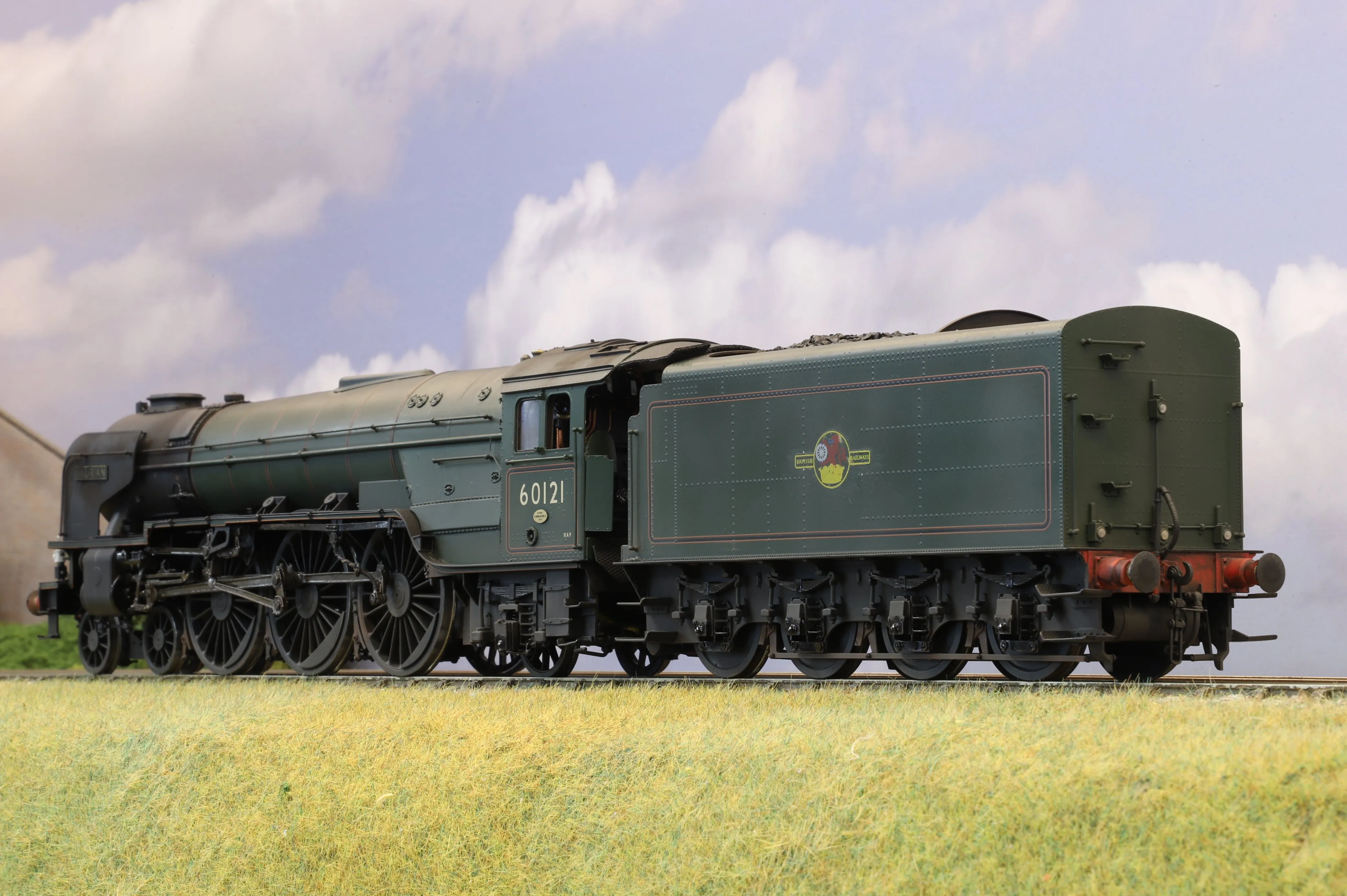 Golden Age Models Finescale O Gauge Gresley A1 No. 60121 'Silurian' BR Green (Late Crest) DCC Sound & Smoke