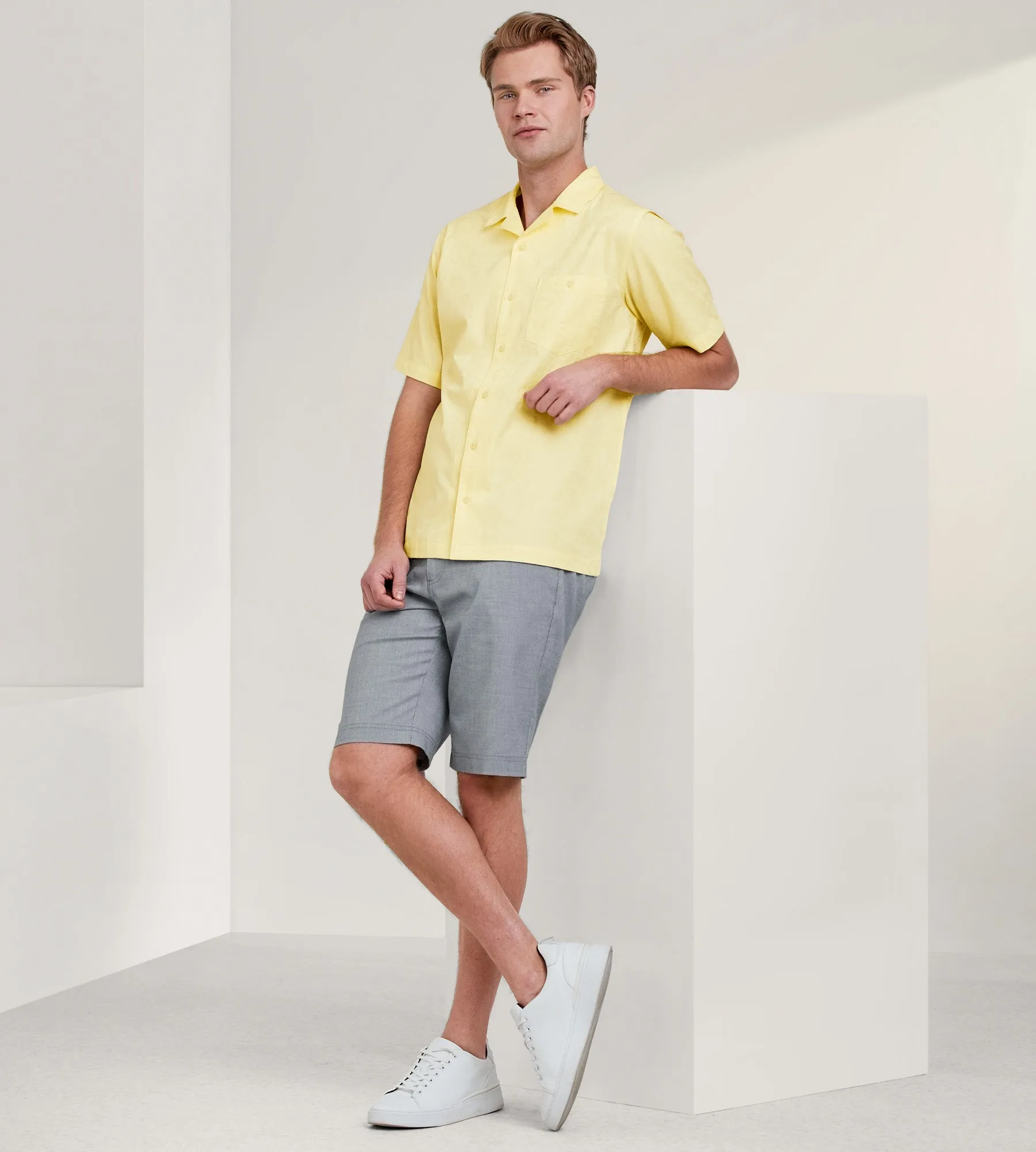 Modern Fit Short Sleeve Solid Textured Resort Sport Shirt