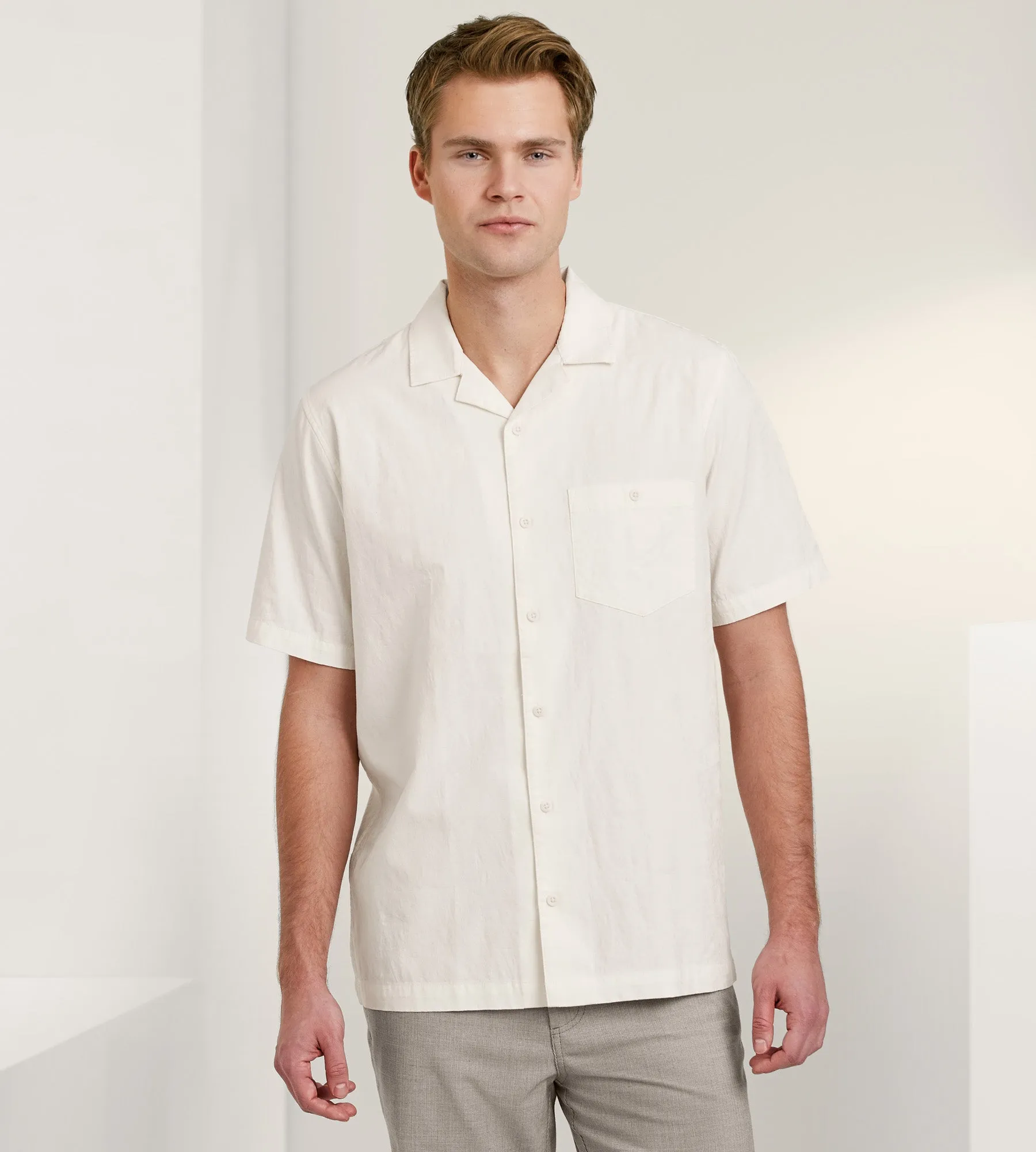 Modern Fit Short Sleeve Solid Textured Resort Sport Shirt