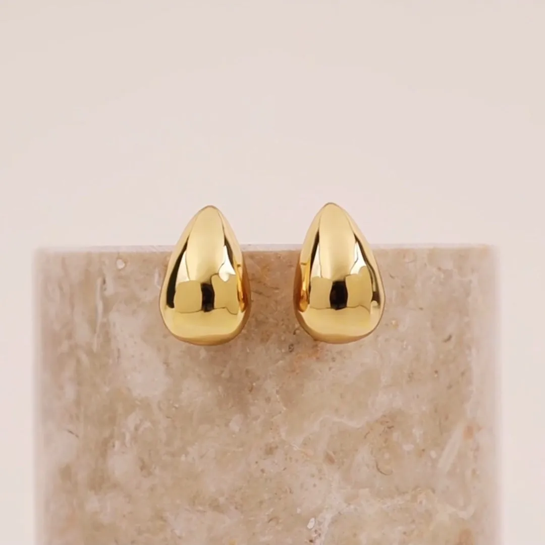 Teardrop Classic Gold 20mm Stud Earrings